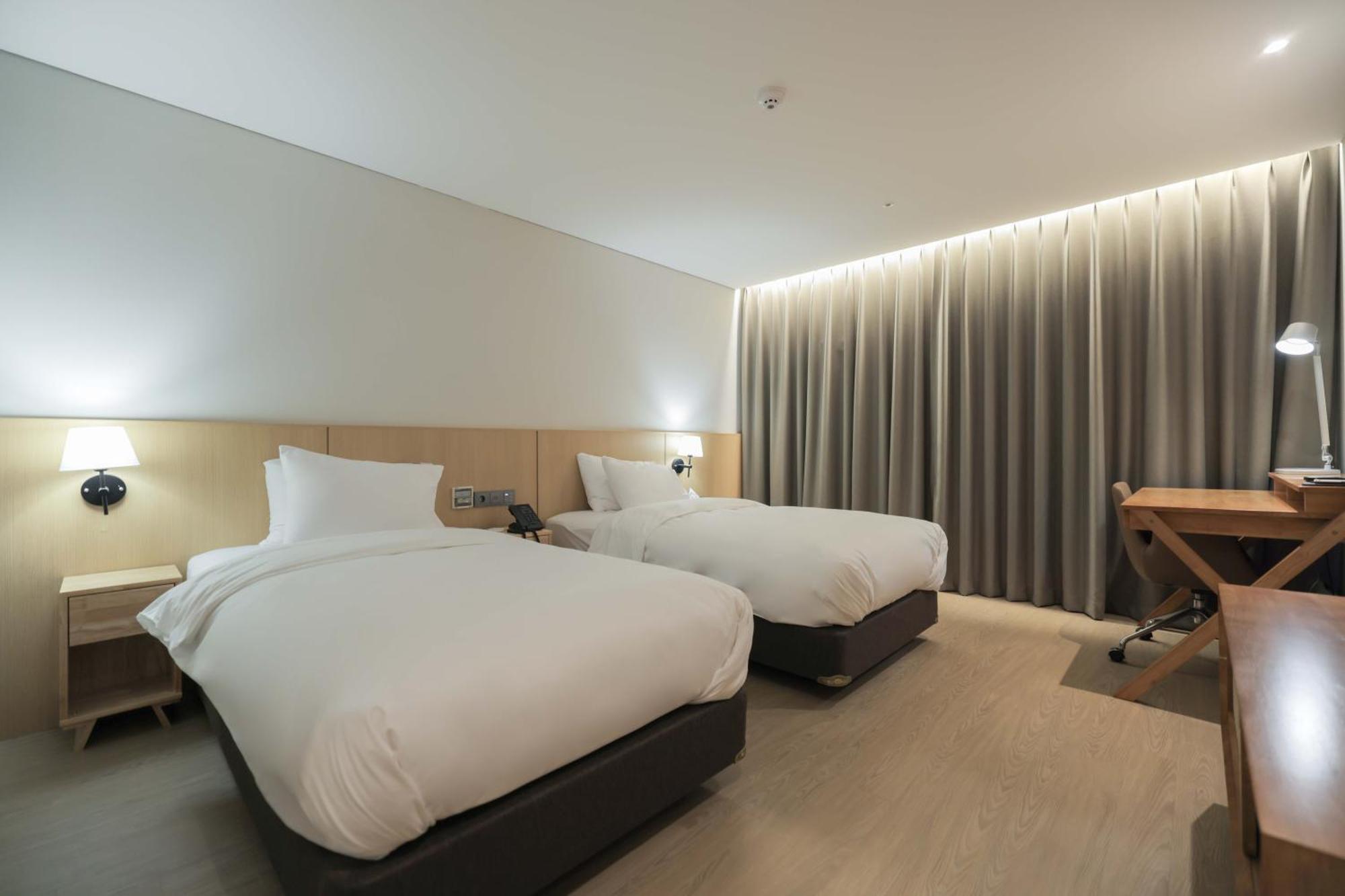Aank Guwol Hotel *