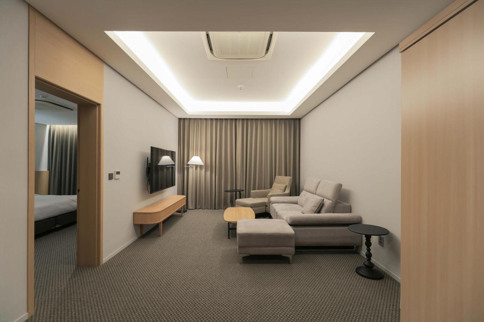 Aank Guwol Hotel